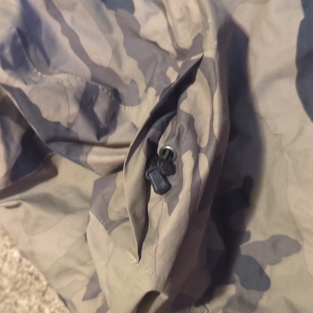 The North Face Men's Camouflage Windbreaker Rain Dryvent Jacket - Picture 6 of 9